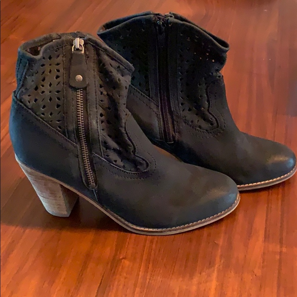 Rebels Black Zip-up Booties / Size 8.5